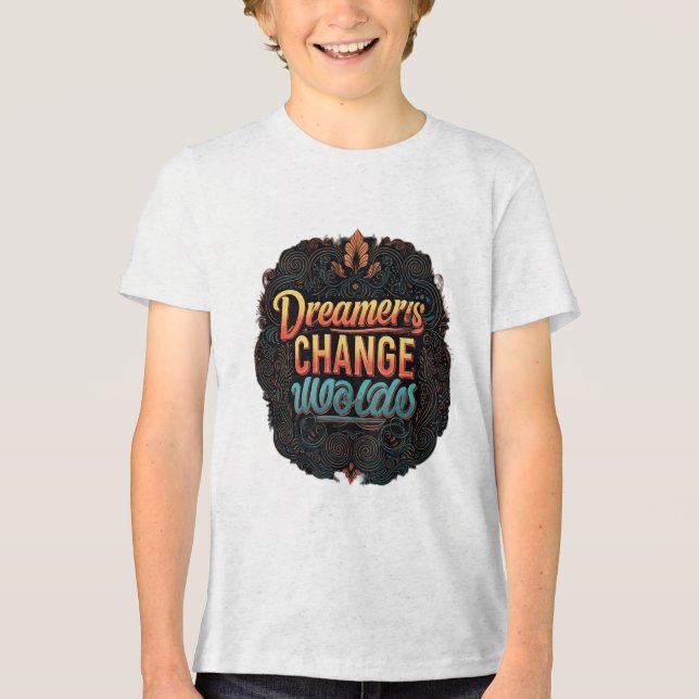 Camiseta "Sonhadores Mudam Mundos." (Frente)