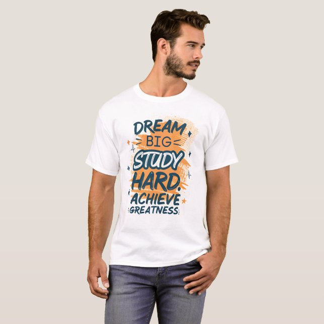 Camiseta Sonhe Grande Duro de Estudo Alcançar Maior Motivaç (Frente Completa)