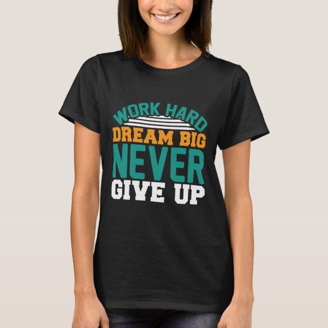 Camiseta Sonho de duro de trabalho grande nunca desiste do  (Frente)
