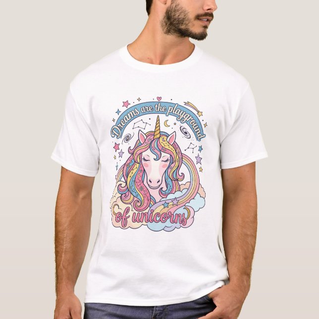 Camiseta Sonhos São Nuvens Arco-íris Estrelas Unicórnio Pla (Frente)