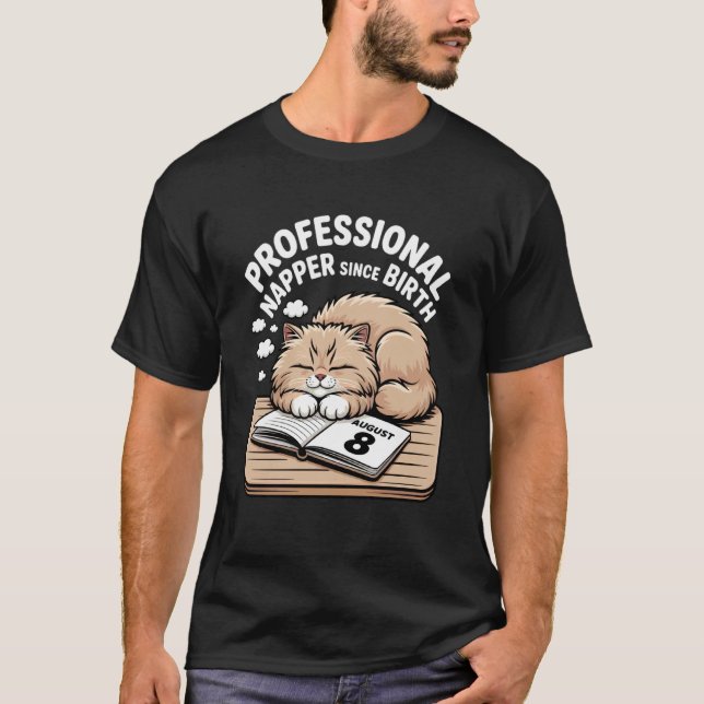 Camiseta Sonolento Profissional Desde o Nascimento Humor de (Frente)