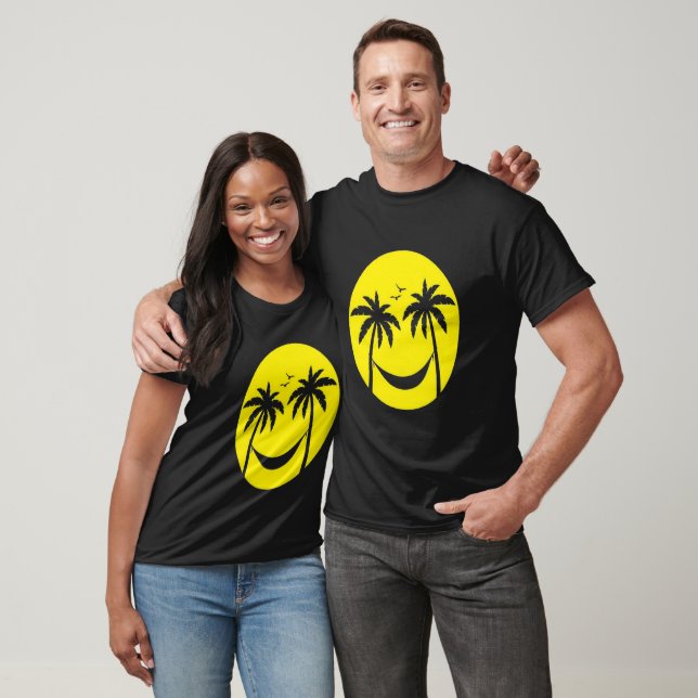 Camiseta "Sorriso Tropical - Palmeiras e Hammock Sunset" (Unissex)
