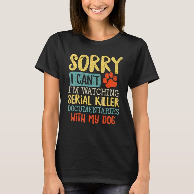 Camiseta Sorry I Can t I m Watching Serial Killer Documenta (Frente)