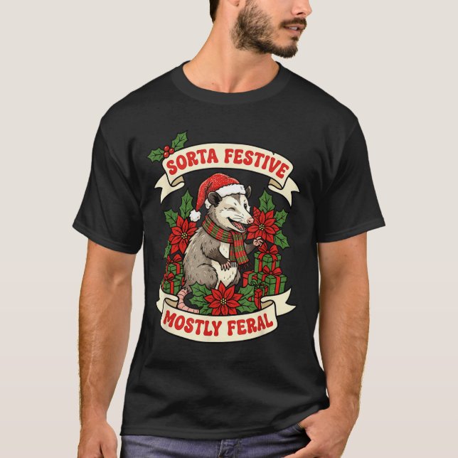 Camiseta Sorta Festive Mostly Feral Ossum Funny Christmas H (Frente)