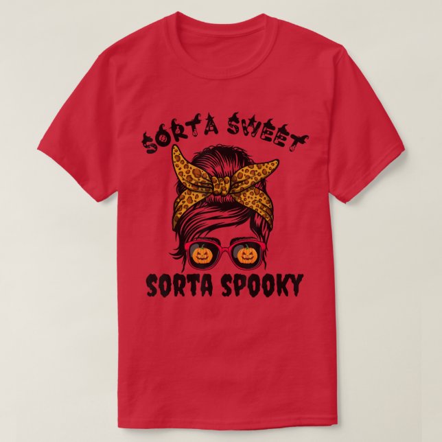 Camiseta Sorta Sweet Sorta Spooky Pumpkin Messy Bun Hallowe (Frente do Design)