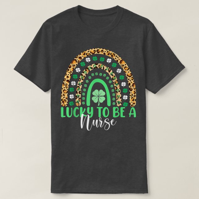 Camiseta Sorte Ser Uma Enfermeira Rainbow Leopard St Patric (Frente do Design)
