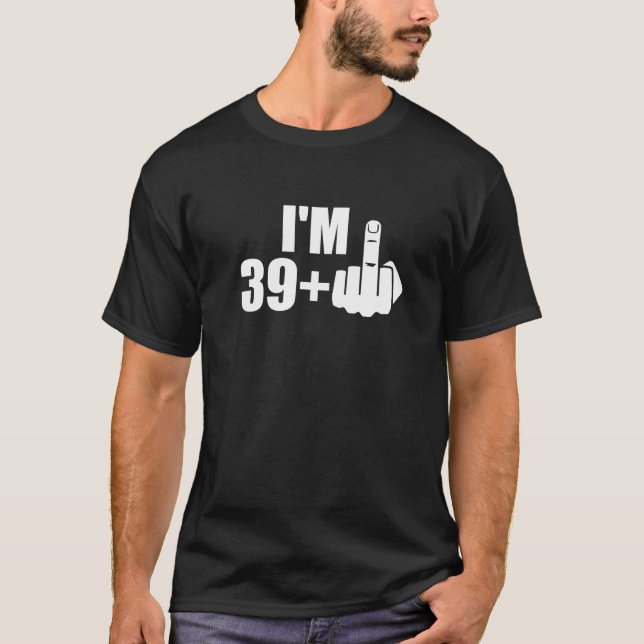 Camiseta Sou 39 mais aniversário de 40 anos de Dedos Médios (Frente)