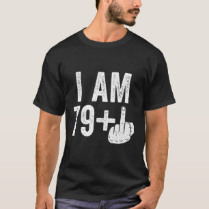 Camiseta Sou 79 Mais 80 De Dedo Médio