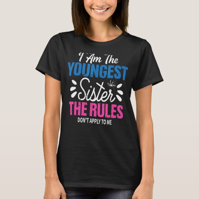 Camiseta Sou a Irmã mais Nova que não dorme para mim (Frente)