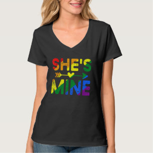 Camiseta Sou dela. Ela é minha amiga LGBT Orgulho Lésbica C