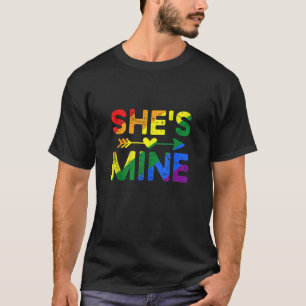 Camiseta Sou dela. Ela é minha amiga LGBT Orgulho Lésbica C
