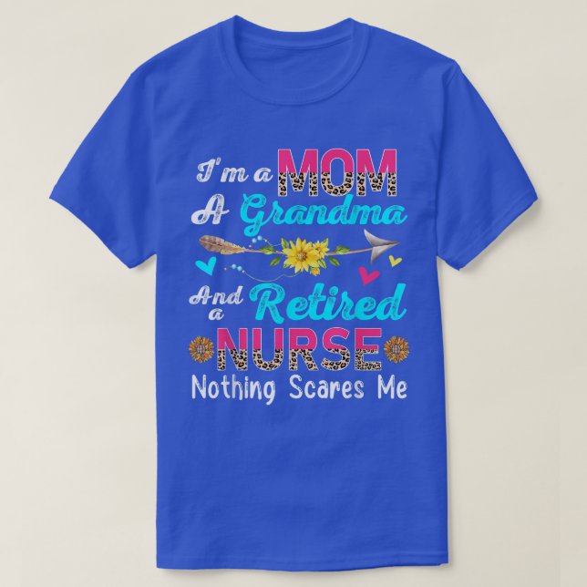 Camiseta Sou mãe, avó e enfermeira aposentada, Leopard Fl (Frente do Design)