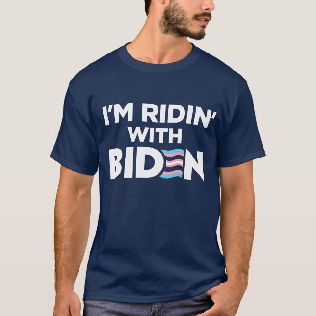 Camiseta Sou Ridin with Biden 2024 LGBTQ Transgender (Frente)