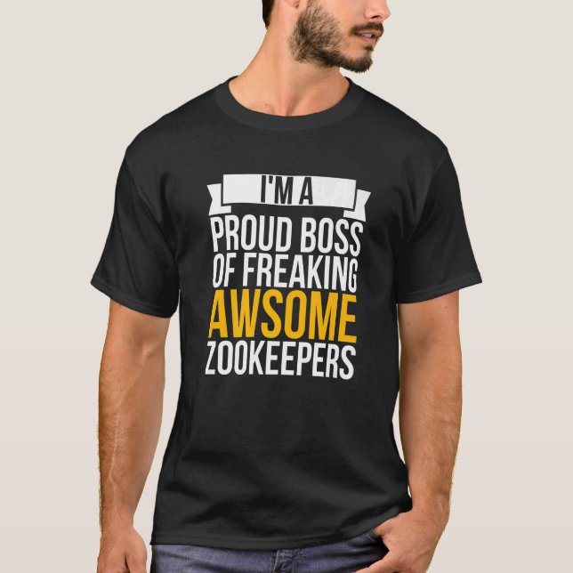 Camiseta Sou um Chefe Orgulhoso de Maldito Zookeeper Coo (Frente)