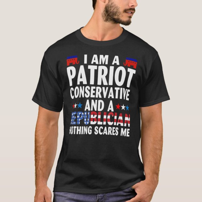 Camiseta Sou Um Conservador Patriota E Um Nada Republicano (Frente)