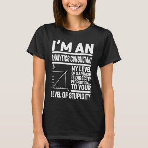 Camiseta Sou um consultor de análise. Meu nível de sarcasmo