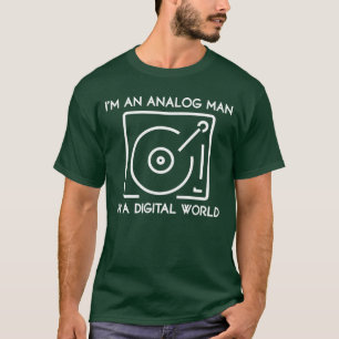 Camiseta Sou um Homem Analógico num Mundo Digital presente