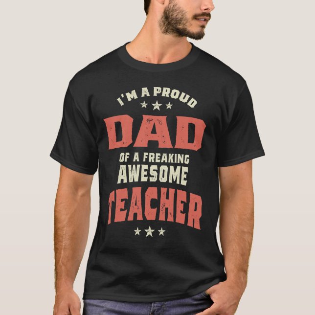 Camiseta Sou um Pai Orgulhoso de um Admirável Professor (Frente)
