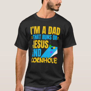 Camiseta Sou um Pai que corre em Jesus e Cornhole Chr