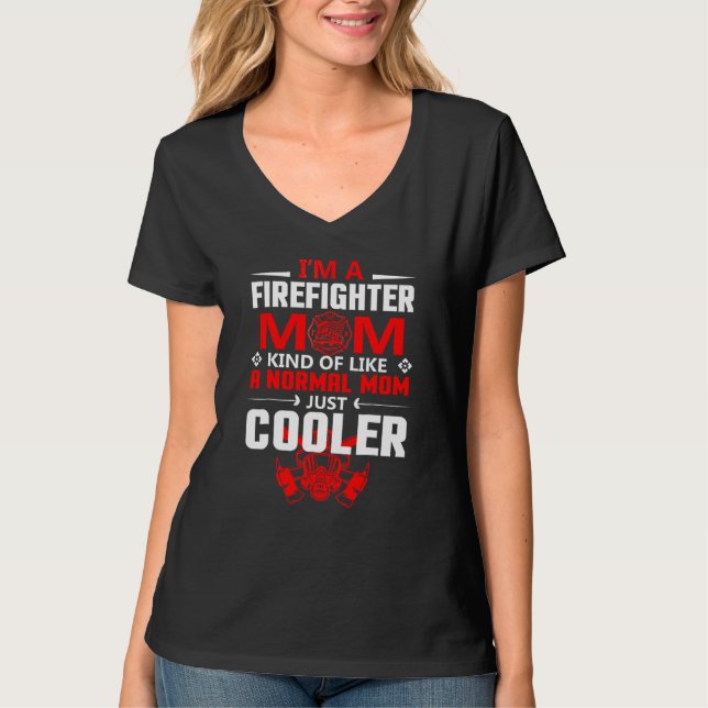 Camiseta Sou Uma Bombeiro Mãe Como Uma Mãe Normal (Frente)