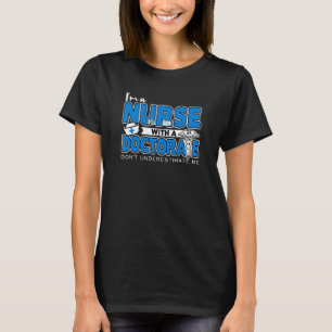 Camiseta Sou Uma Enfermeira Com Um Doutorado Não Me Subesti