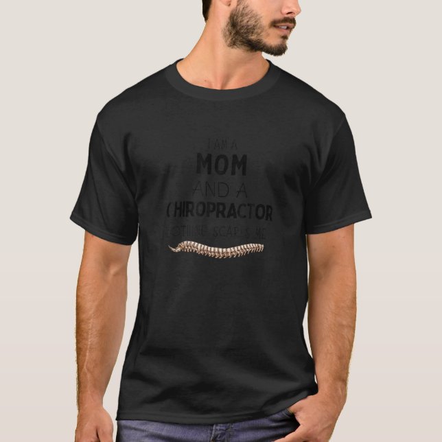 Camiseta Sou uma mãe e uma quirroprateira, mulheres engraça (Frente)