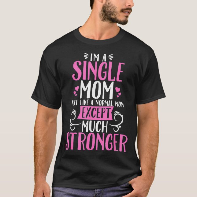 Camiseta Sou Uma Mãe Solteiro Como Uma Mãe Normal.  (Frente)