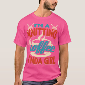 Camiseta SOU UMA MENINA DE TRICÔ E CAFÉ  Diversão Para Tric