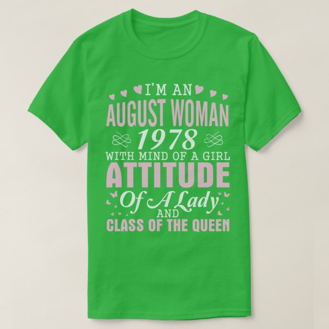 Camiseta Sou Uma Mulher De Agosto De 1978 Com Mente De Uma  (Frente do Design)