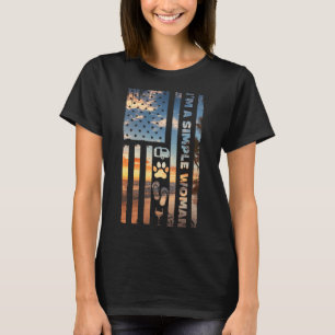 Camiseta Sou Uma Mulher Simples Acampando Chinelos De Vinho
