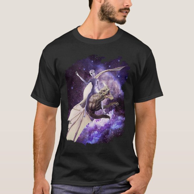 Camiseta Space Alien Riding Dragon (Frente)