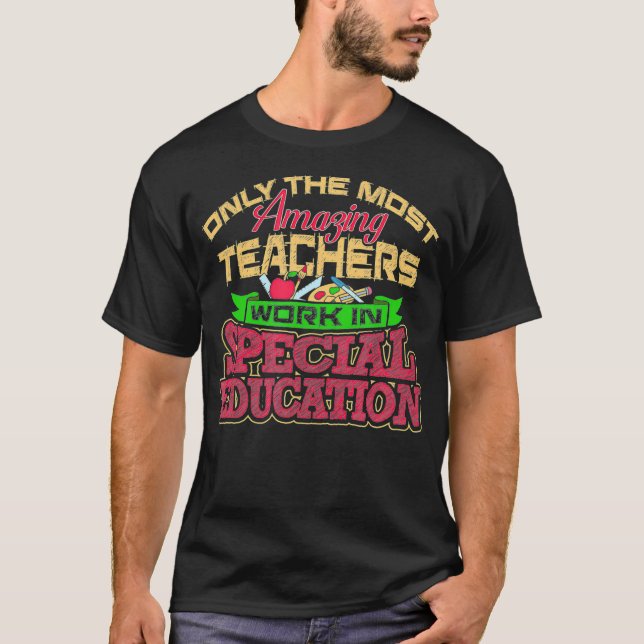 Camiseta Special Education Teacher  Autism Students School  (Frente)