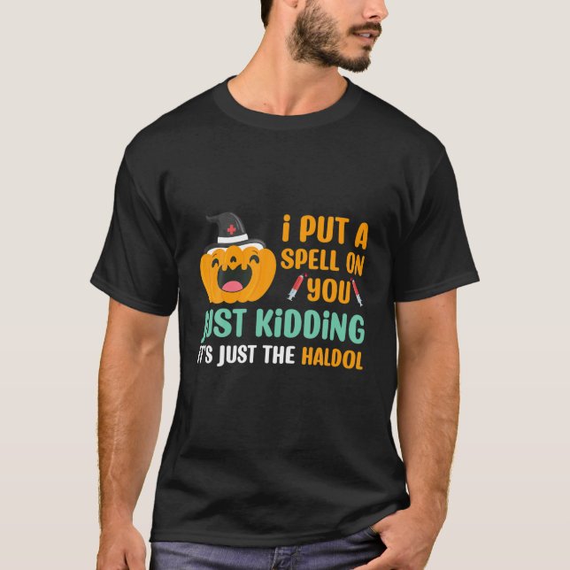 Camiseta Spell On You Just Kidding Haldol Nurse Halloween R (Frente)