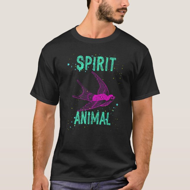 Camiseta Spirit Animal Swallow Bird Pink Animals Comfort Cu (Frente)