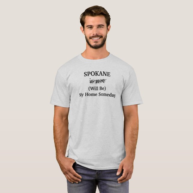 Camiseta Spokane Será Cidade Natal Algum Dia Dito de Viagem (Frente Completa)