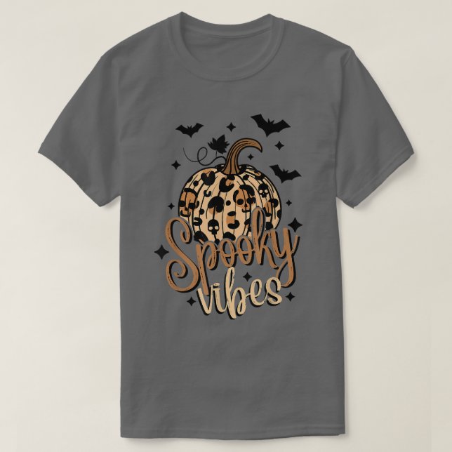 Camiseta Spookes Vibes Boho Halloween Pumpkin Leopard Witch (Frente do Design)