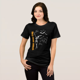 Camiseta "Spooky Book Club Tee." de Sommer Hamilton