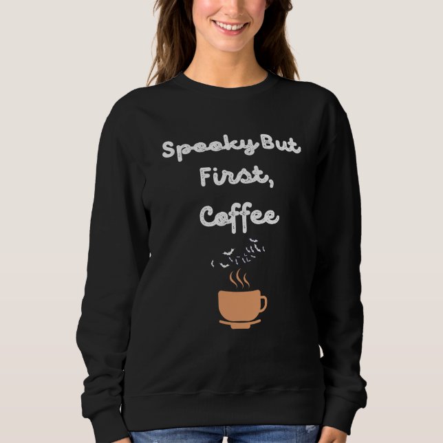 Camiseta Spooky, Mas Primeiro Café Halloween (Frente)