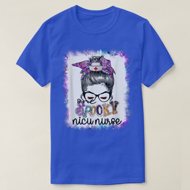 Camiseta Spooky Nicu Enfermeira Messy Bun Boo Enfermeira Ha (Frente do Design)