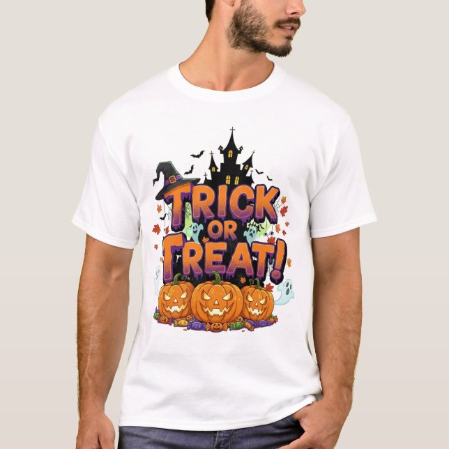 Camiseta Spooky Night Full Moon Castle with Witches Hat  (Frente)