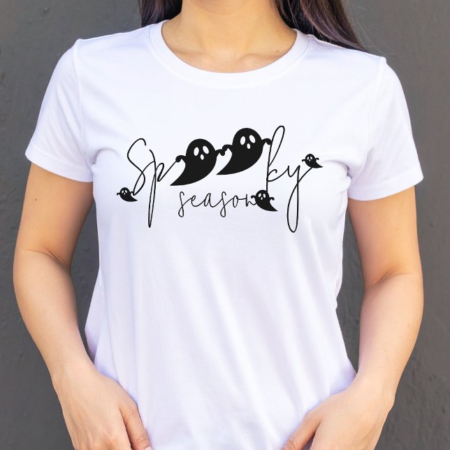 Camiseta Spooky Season Black Ghost Shapes Script Halloween (Disclaimer: This image is a digital mockup.)