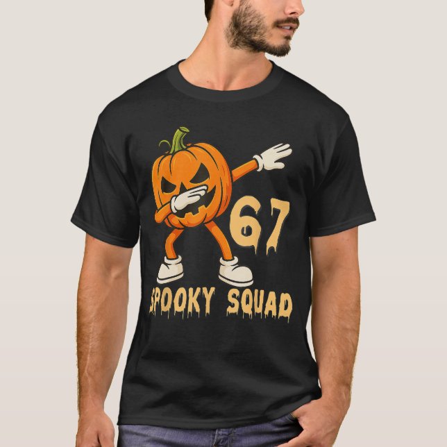 Camiseta Spooky Squad Pumpkin 67 Halloween Meme 6 7 Numbers (Frente)