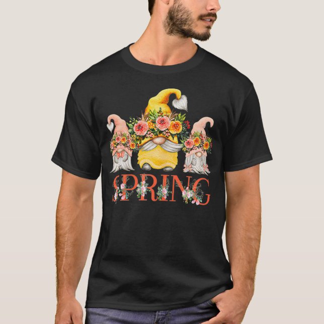 Camiseta Spring Flower Love with Beautiful Funny Gnomes in  (Frente)
