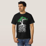 Camiseta Square Root<br><div class="desc">Square roots of a tree with a square root trunk… A pun between the mathematical term and the botanical term. The result is a scientific design perfect for math teachers. Raizes quadradas de uma árvore com um tronco na forma de raiz quadrada. Um jogo de palavra entre o termo matemático...</div>