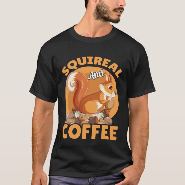 Camiseta Squireal And Coffee  Squirrel  Quotes Squirrel (Frente)