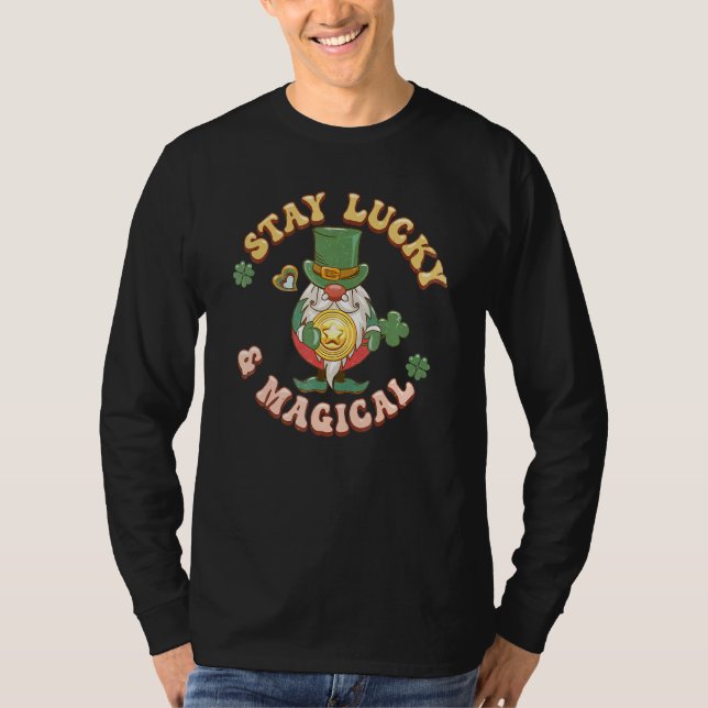 Camiseta St Patrick Gnome Holding A Gold Coin Stay Lucky &  (Frente)