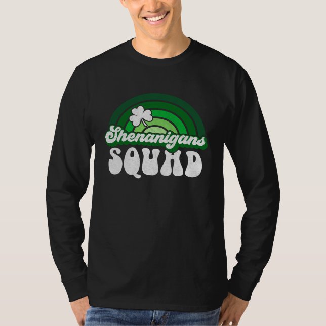 Camiseta St Patricks Day Shenanigans Squad Groovy Style Iri (Frente)