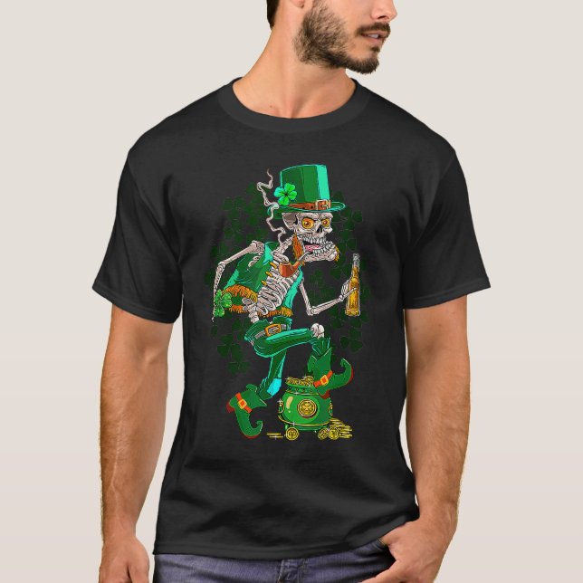 Camiseta St Patrick's Day Skeleton Drinking Beer C Pot Of G (Frente)