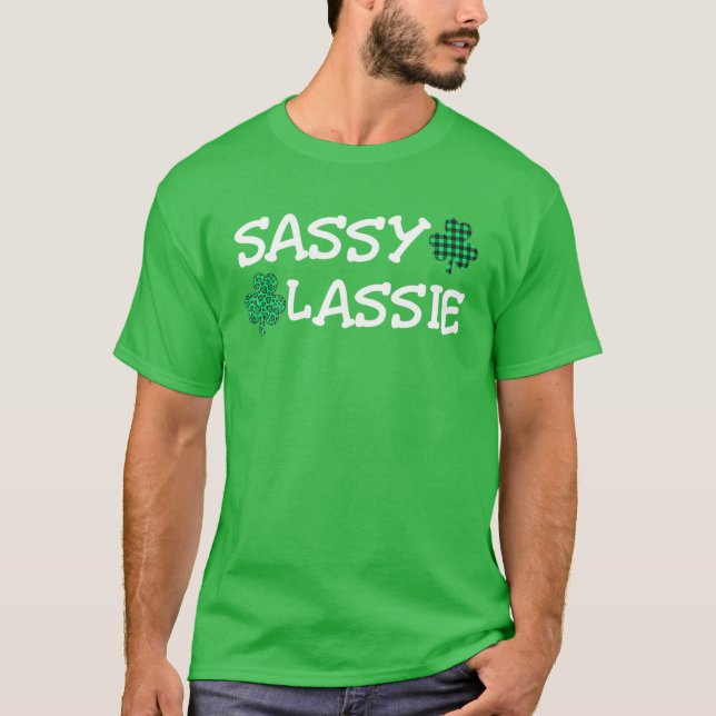 Camiseta St Patricks Day Women Funny Sassy Lassie (Frente)