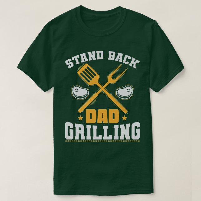 Camiseta Stand Back Dad Grilling or Cooking (Frente do Design)